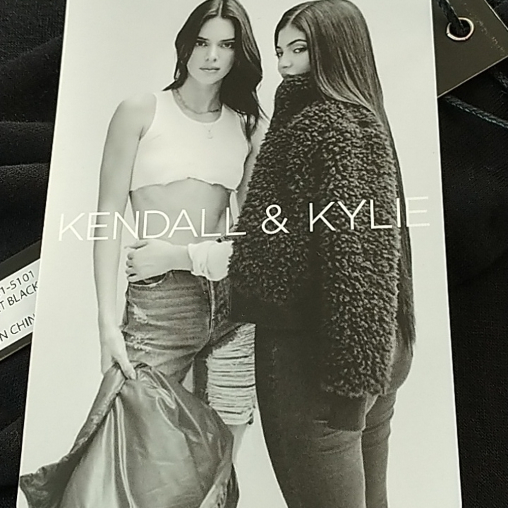 Kendall & Kylie Black Crystal "Kendall & Kylie" front Long Sleeve Tee  XL - Picture 4 of 6